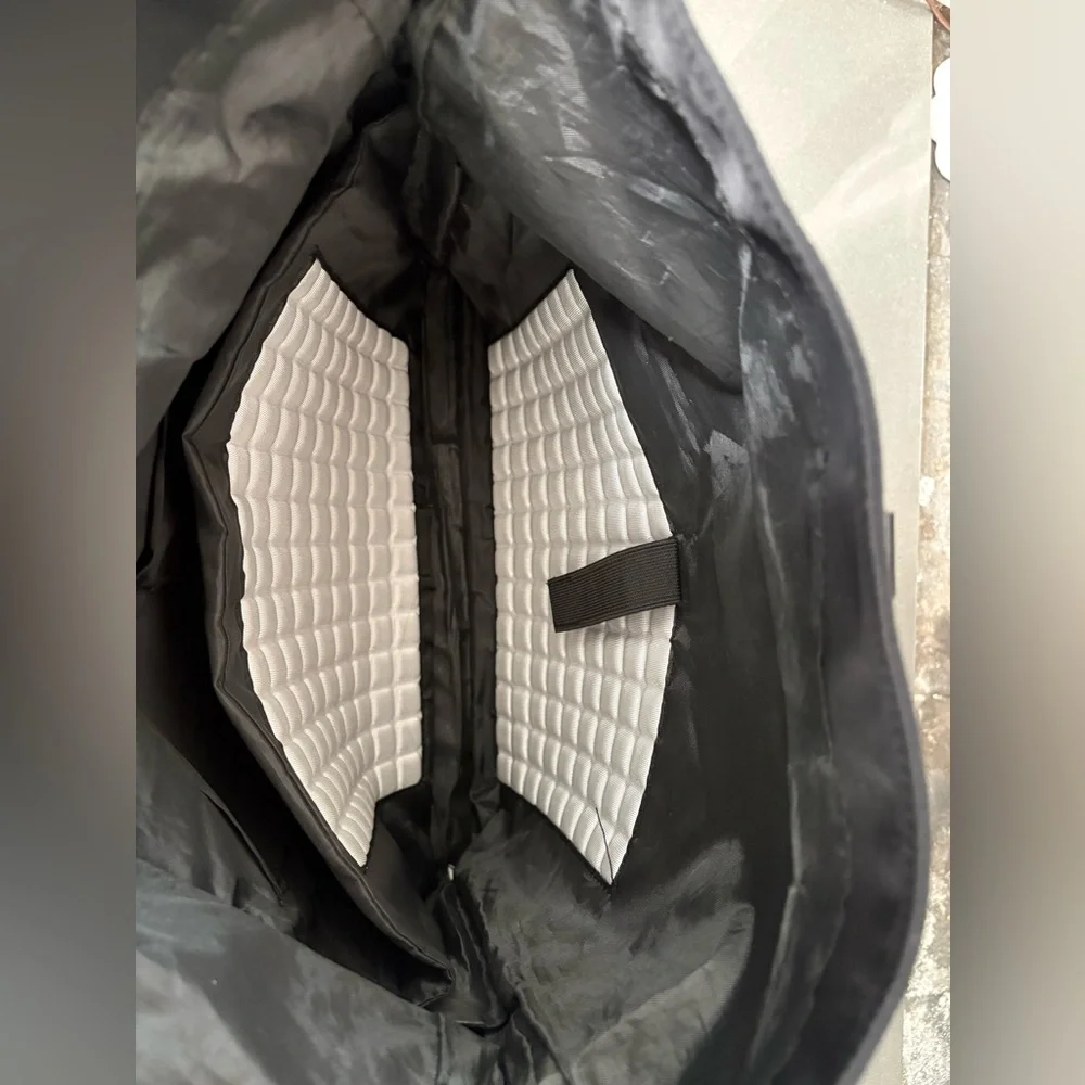 Ozuko bag, used as both a backpack and a messenger or tote bag.